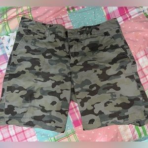 Cargo camo boyfriend gap shorts in size 10